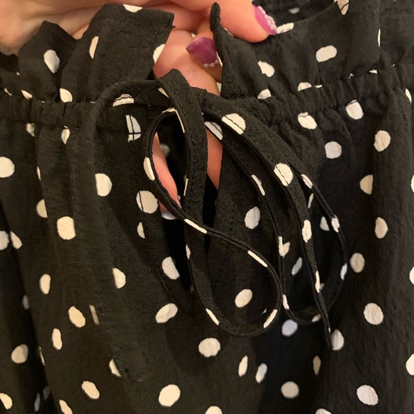Black with white polka dot ruffled crop top from H&M! Size XS - Picture 3 of 6